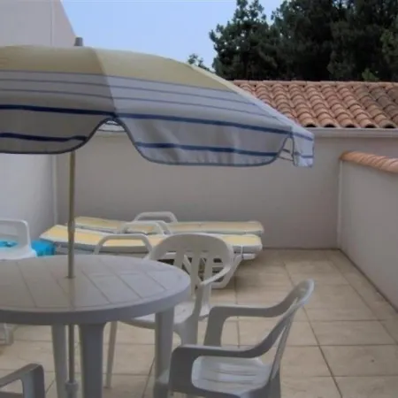 Agreable Avec Terrasse, Piscine Et A 600m De La Plage, - Fr-1-194-107 La Tranche-sur-Mer
