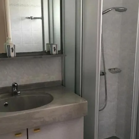 Apartment Agreable Avec Terrasse, Piscine Et A 600m De La Plage, - Fr-1-194-107