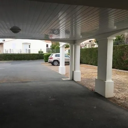 Apartment Agreable Avec Terrasse, Piscine Et A 600m De La Plage, - Fr-1-194-107