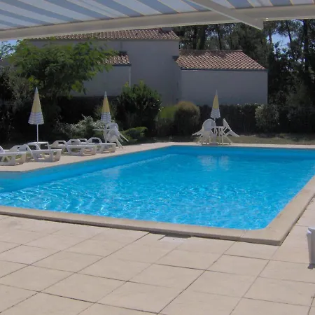 Agreable Avec Terrasse, Piscine Et A 600m De La Plage, - Fr-1-194-107 Apartment