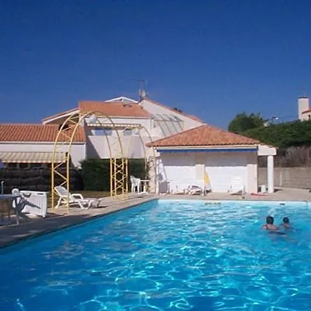 Agreable Avec Terrasse, Piscine Et A 600m De La Plage, - Fr-1-194-107 La Tranche-sur-Mer