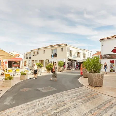 Agreable Avec Terrasse, Piscine Et A 600m De La Plage, - Fr-1-194-107